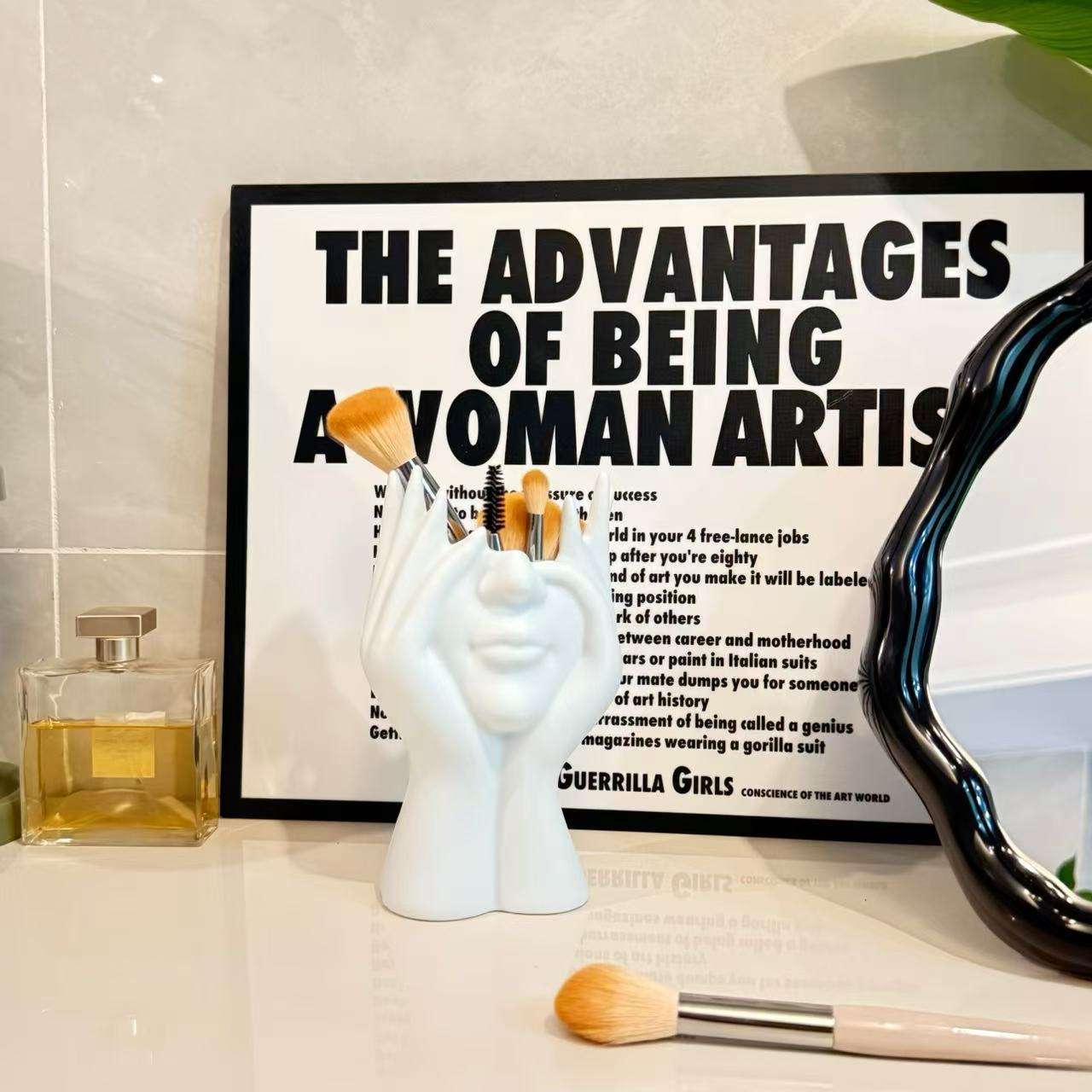 Creative Face-Shaped Plastic Vase - Minimalist Living Room Decor Ornament