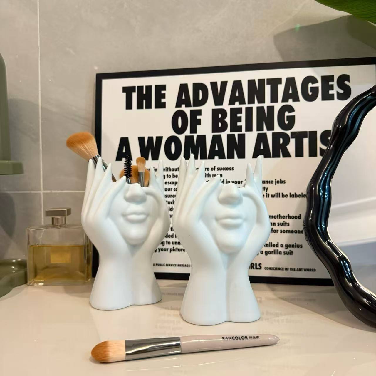 Creative Face-Shaped Plastic Vase - Minimalist Living Room Decor Ornament