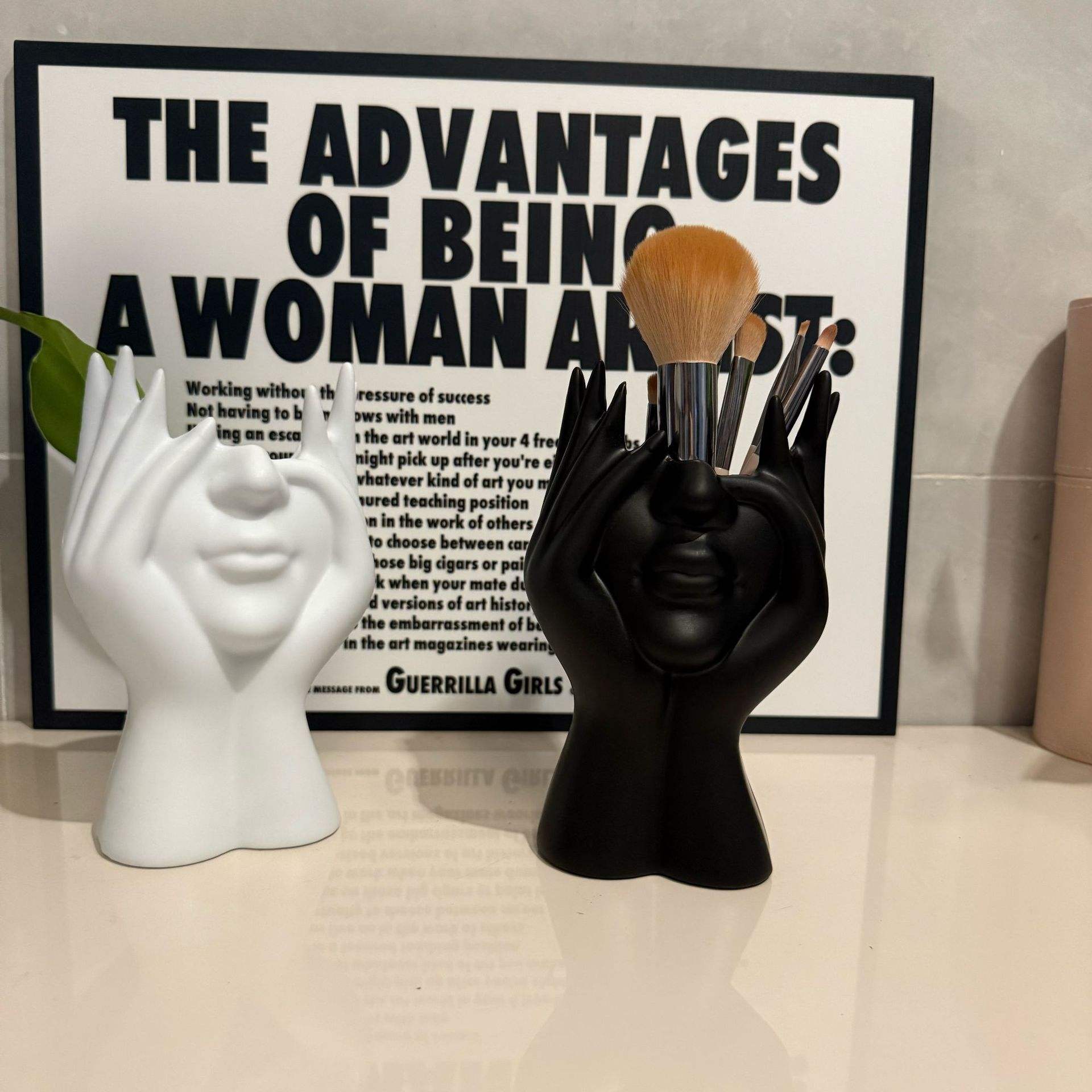 Creative Face-Shaped Plastic Vase - Minimalist Living Room Decor Ornament